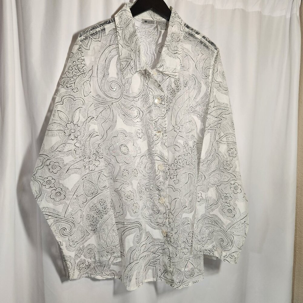 Units Woman Sheer Jacket-like Top with a Floral pattern in Black/White 3X